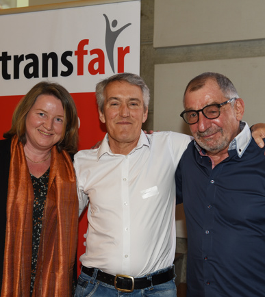 Drei Generationen vereint: Branchenleiter René Fürst (Mitte), mit seiner Nachfolgerin Kerstin Büchel und Vorgänger Peter Heiri